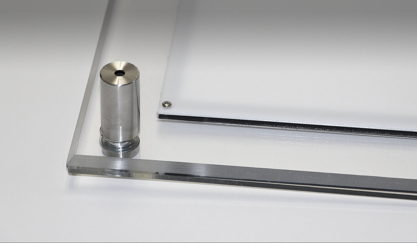 Boîte lumineuse LED ultra-mince en acrylique / Cadre photo (contour argenté) 35,5'' x 59''